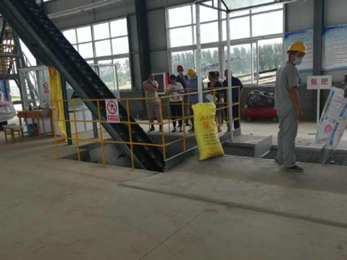 從自動(dòng)配料計量到產(chǎn)品包裝連續的機械化生產(chǎn)線(xiàn)