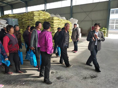 農民代表廠(chǎng)區參觀(guān)