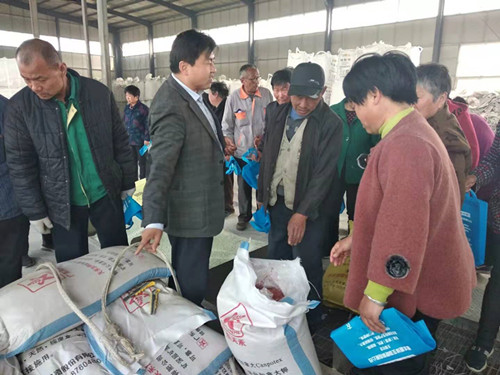 農民代表現場(chǎng)訂肥